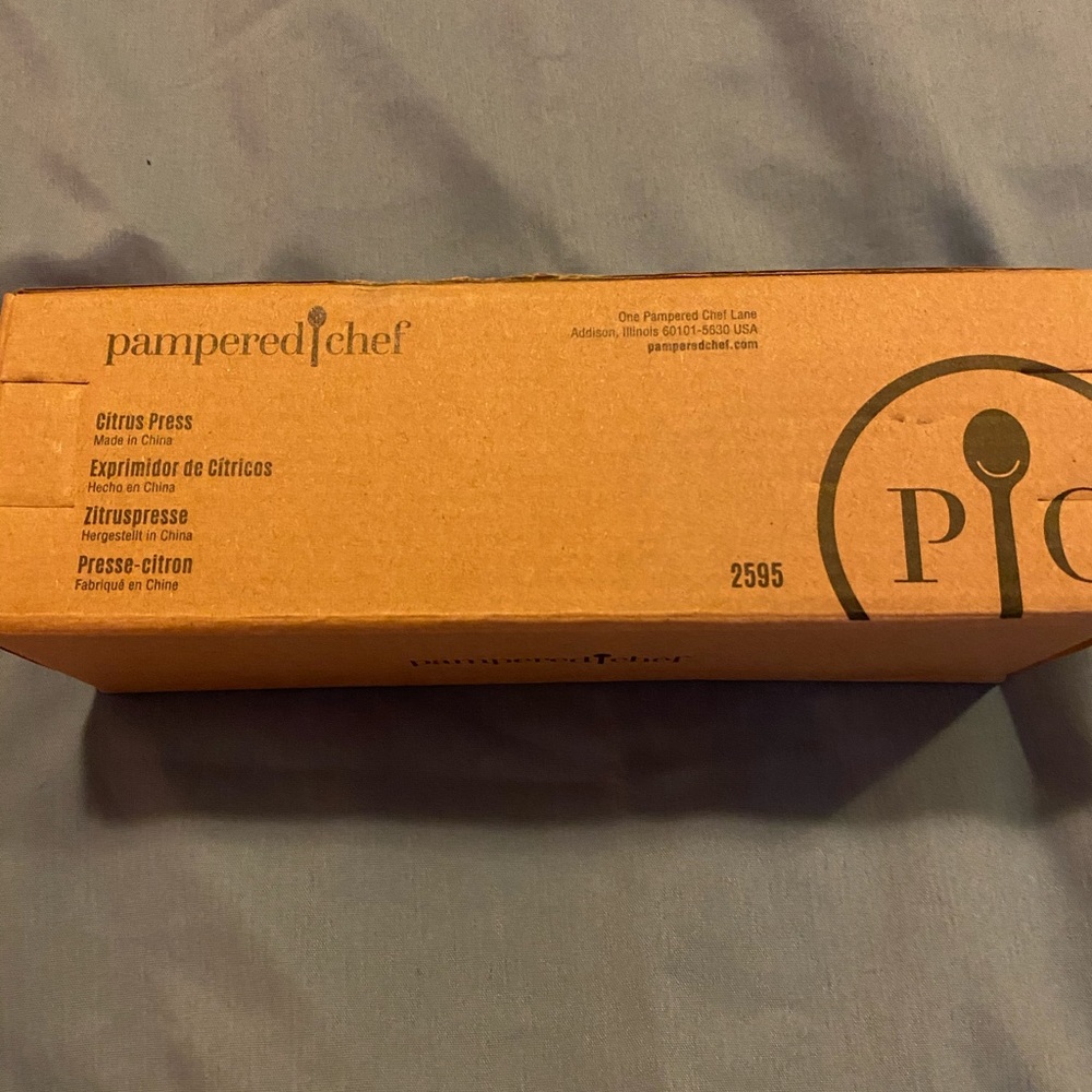 Pampered Chef Citrus Press